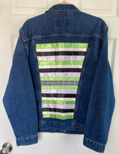 Load image into Gallery viewer, Levis Ribbon Jacket - MD
